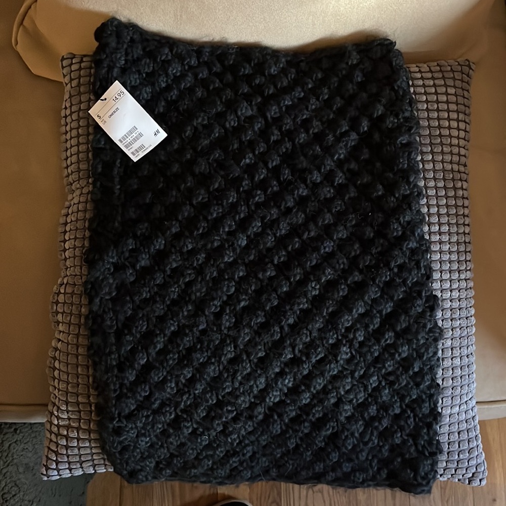 H&M Infinity Scarf - Picture 2 of 4
